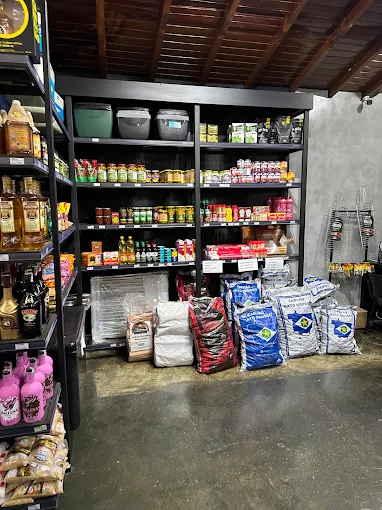 Carvão, lenha e mercearia